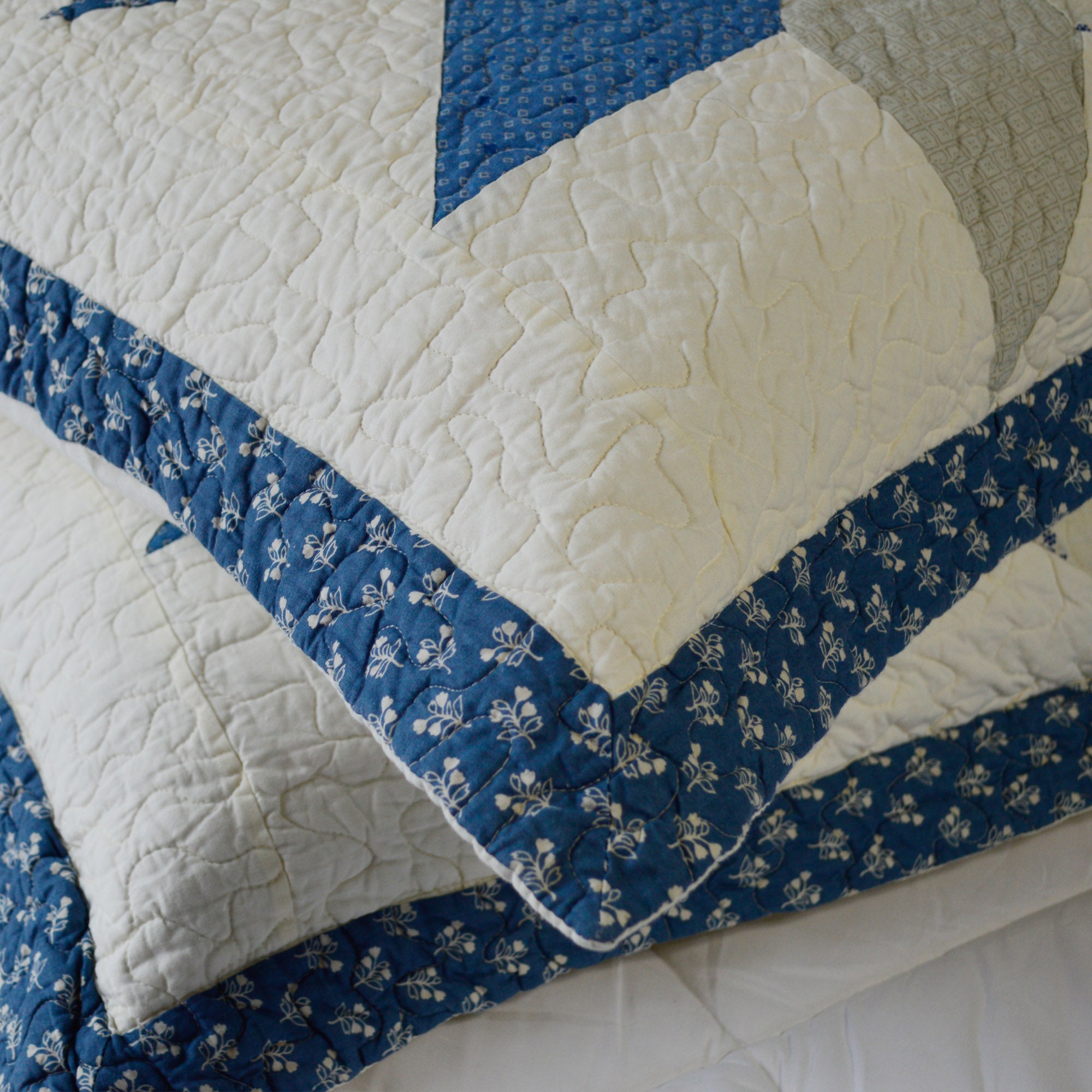 2pcs Blue Hand Stitch Finished Cotton Pillow Sham Set - Luxuries Floral Pattern - All Season Shabby Chic Country Bedding for Home, Cabin, RV, Guestroom and Bedroom